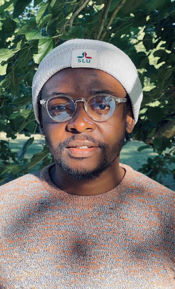 Portrait of Ola Dosumu. Photo.